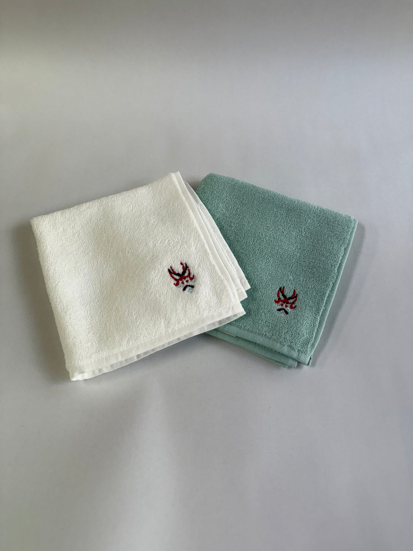 今治産 歌舞伎隈取刺繍ハンカチタオル / Imabari Kabuki Kumadori Embroidered Hand Towel